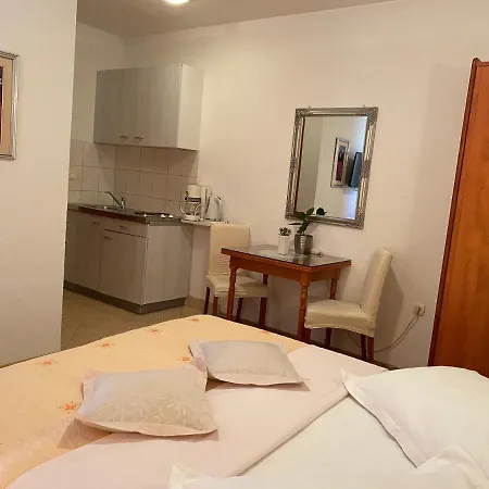 House Apartment *