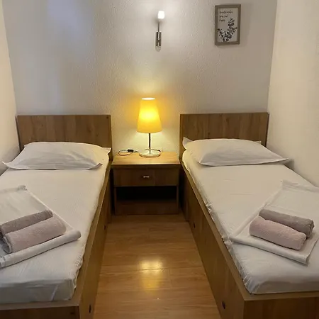Apartament House *