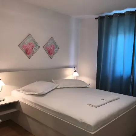 Apartament House *