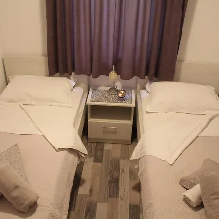 アパート House マカルスカ